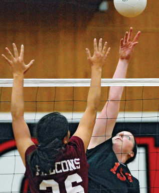 SLV volleyball defeats SV rivals