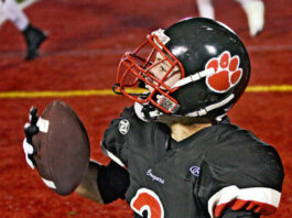 Cougars snag last-second win under the lights