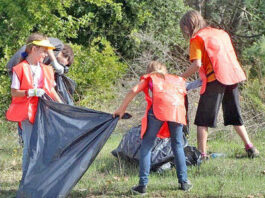 Scouts on litter patrol