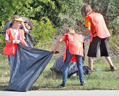 Scouts on litter patrol