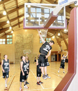 Guard-friendly Cougars look toward basket
