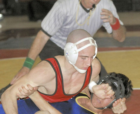 Valley wrestlers advance to CCS championships