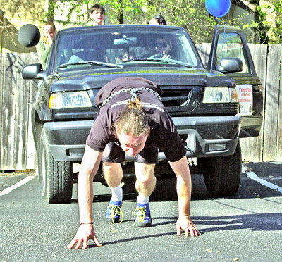 Unusual strongman opens gym in SV