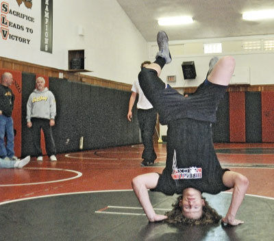 Wrestling preview: Locals hit the mat