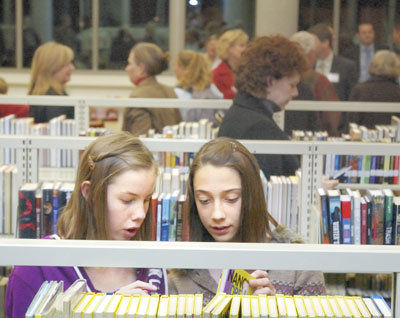 Doors open at San Lorenzo Valley school library