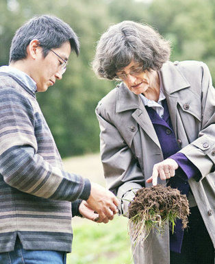 Soil expert shares with Japanese farm in Bonny Doon