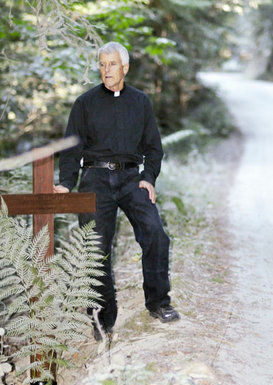 Cross honors murder victims in Ben Lomond