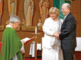 Couple celebrates 40th year together
