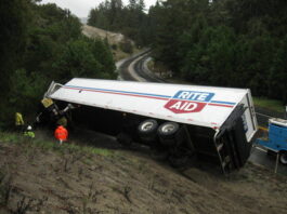 Semi crash closes Mount Hermon Road