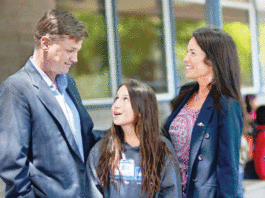 Brook Knoll Elementary receives Distinguished School honors