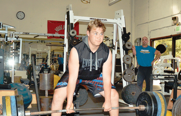 Scotts Valley power lifter sets national records