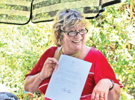 Radio personality Rosemary Chalmers becomes a US citizen