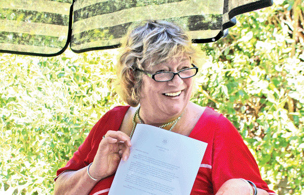 Radio personality Rosemary Chalmers becomes a US citizen
