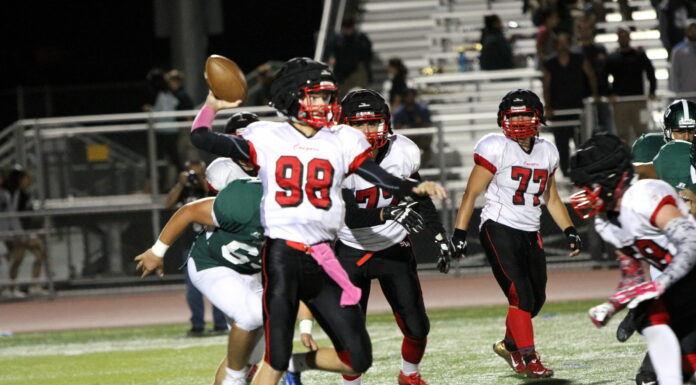 Cougars win football thriller at Homestead, 35-34