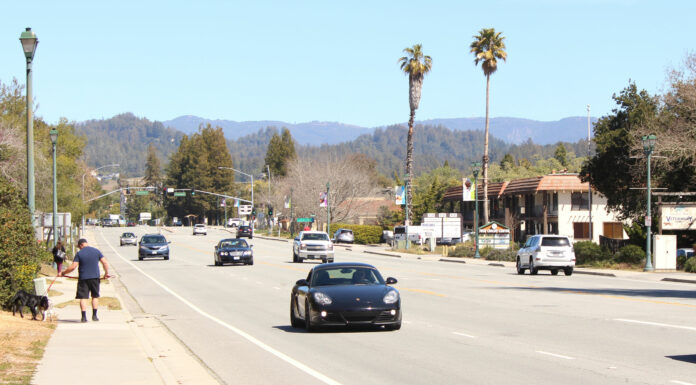 City of Scotts Valley adopts new streetlight banner policy