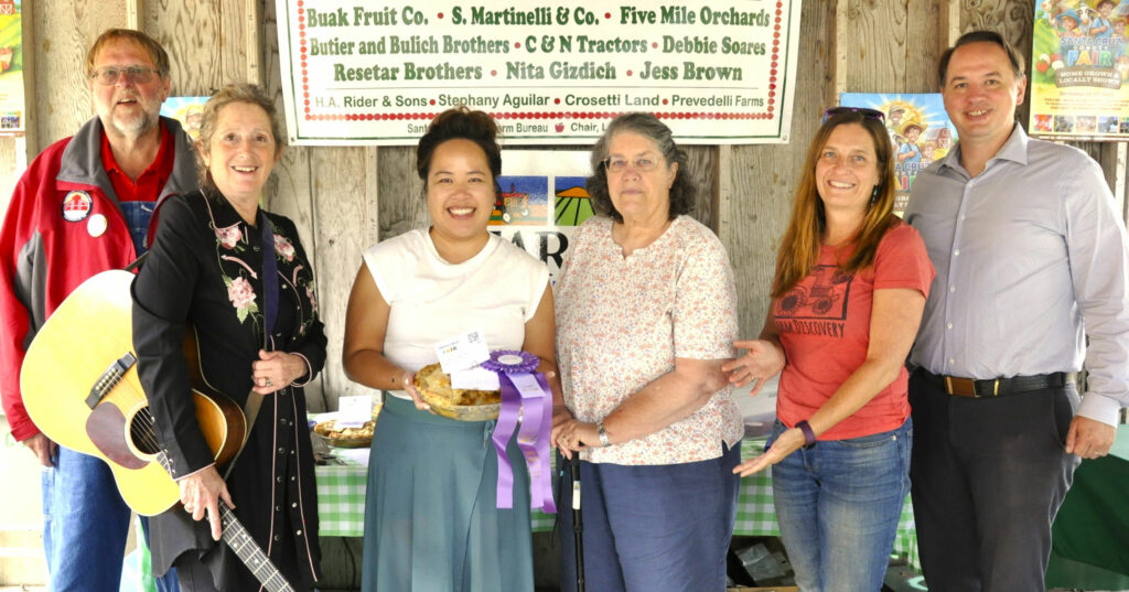 Image for display with article titled Entries Sought for Annual Apple Pie Baking Contest (Briefs)