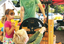 Image for display with article titled Felton Farmers’ Market to Host Apple-A-Day Festival