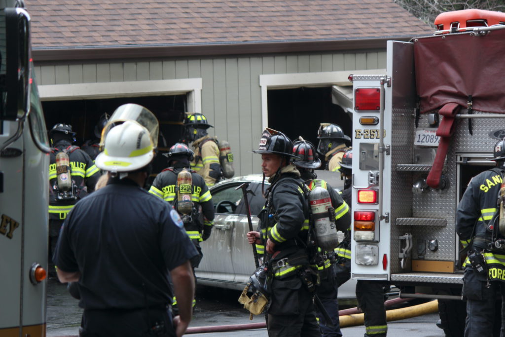 Image for display with article titled Hidden Oaks Garage Fire Extinguished Quickly