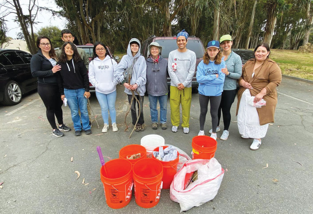 Image for display with article titled First-Ever Pitch in All Santa Cruz Cleanup Event Removes 1,500 Pounds of Litter