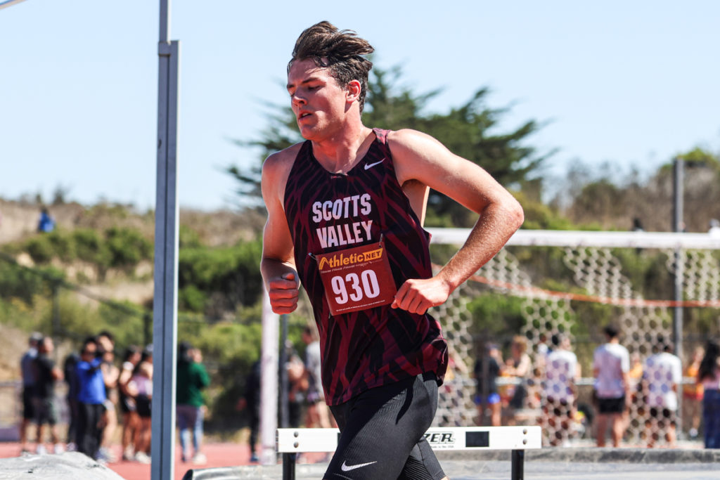 Image for display with article titled Scotts Valley Cross Country Laces Up for the Competition