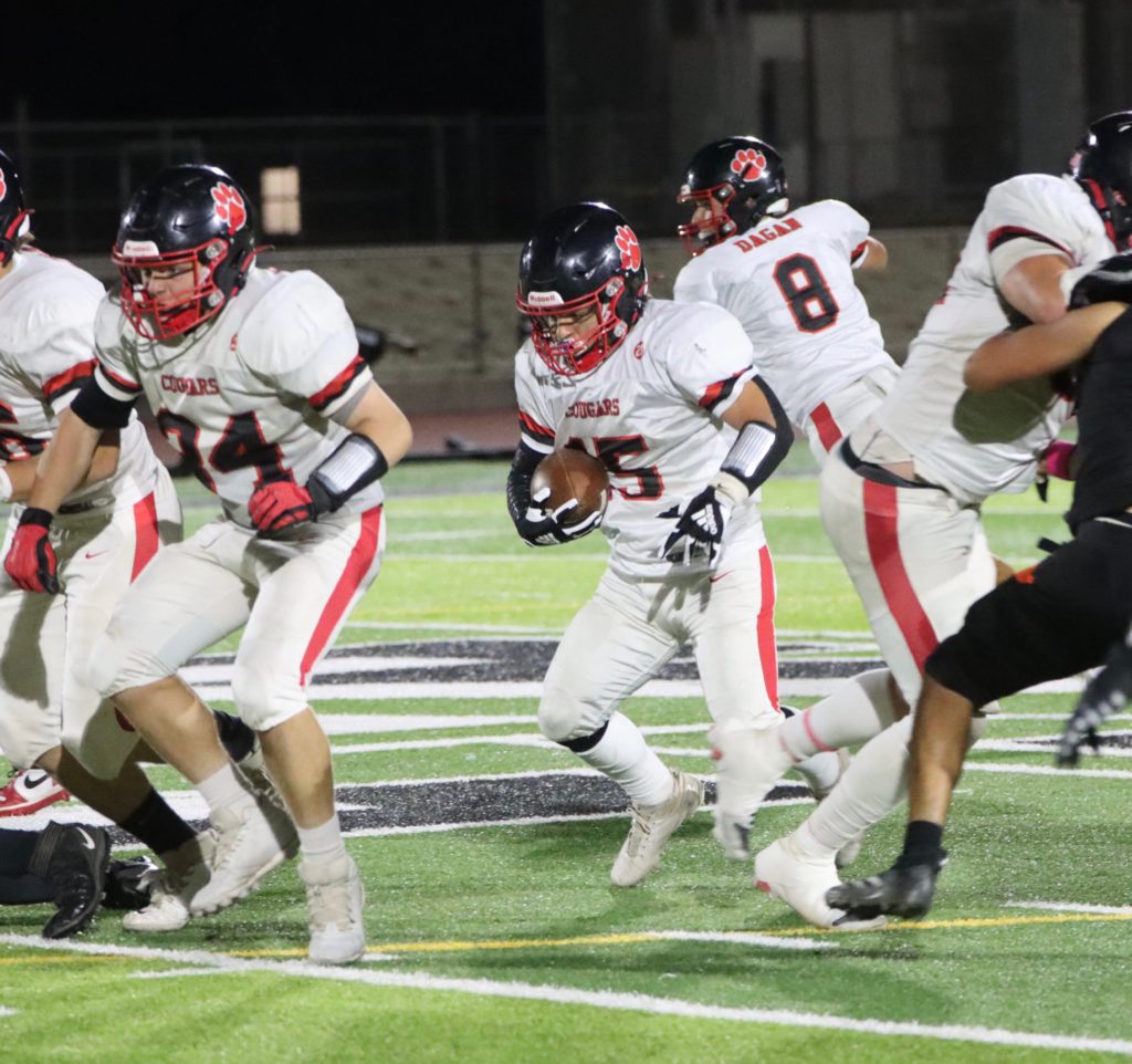 Image for display with article titled Late Surge Helps Cougars Slip Past Gonzales | Prep Football