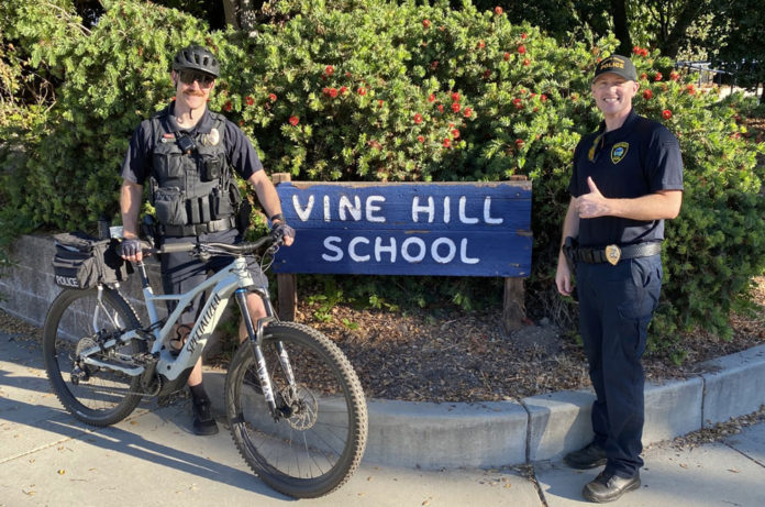 NEWS-BRIEFS---SVPD-officers-at-Vine-Hill-School Scotts Valley Police Department