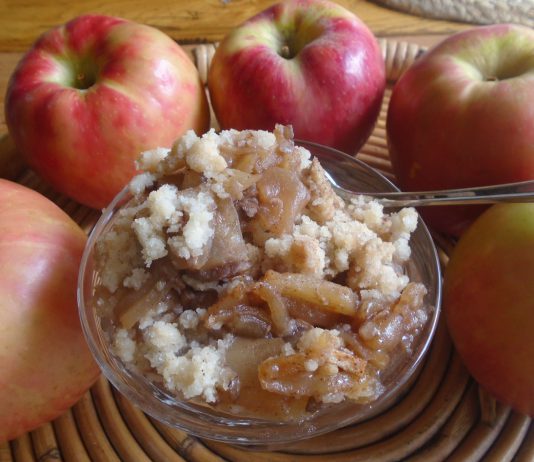 Food apple cobbler