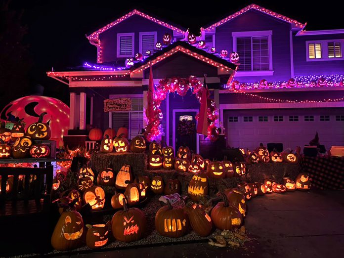 Pumpkin-House-4-house Pumpkins outside house