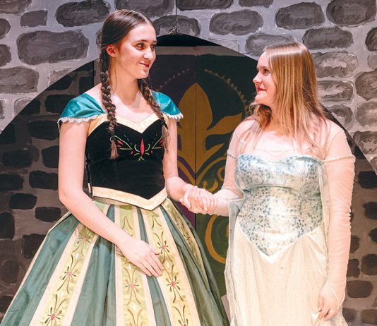 Scotts Valley Middle School students find their voices in ‘Frozen Jr.’ Students rehearsing